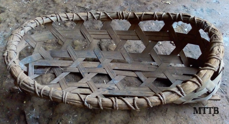 Basket of the cultivators to put the tools of work when going to the farm